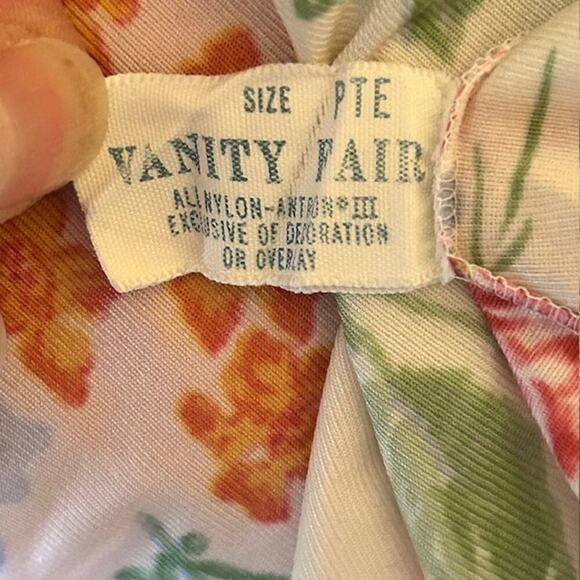 Vintage 1970s Vanity Fair Floral Pajama Set – Size Petite - Picture 8 of 9